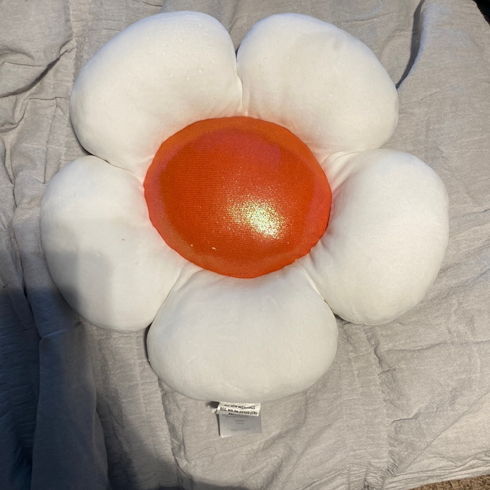 cute flower pillow!